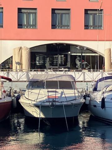 Botel Barca Americana Old Style Refittata Genua